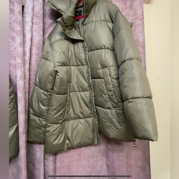 2 Green Puffer Jackets H&M - Picture 3 of 3